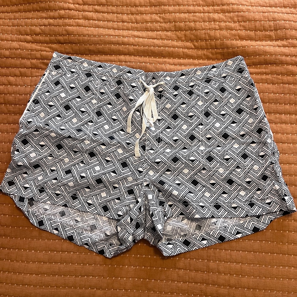 Caslon Black & White Geometric 100% Linen Summer Shorts Size L